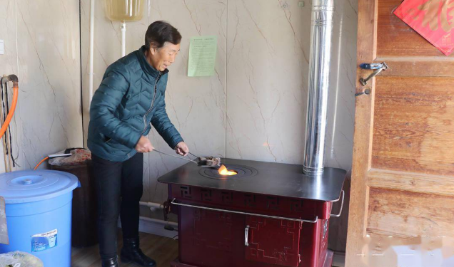 共示范推广省柴节煤生物质炉具85台套