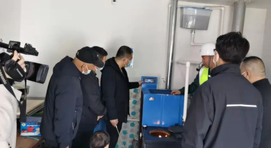 寧夏青銅峽市各職能局領導參觀老萬集團生物質爐具取暖效果