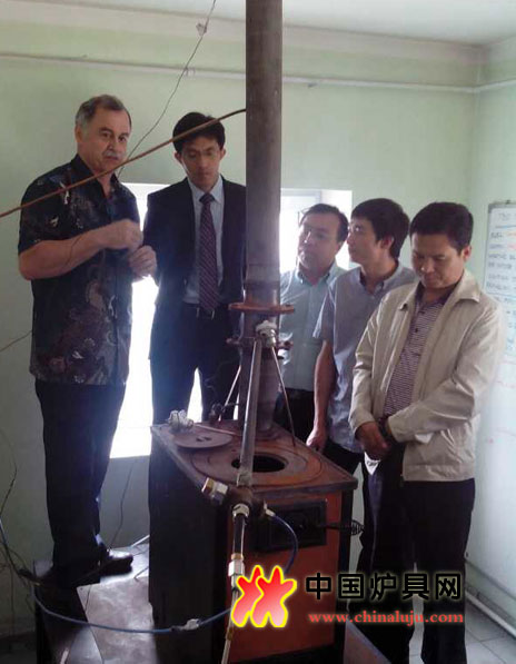 中国炉具代表团参观蒙古清洁炉具实验室