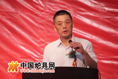 中国农村能源行业协会副会长王正元作祝贺发言